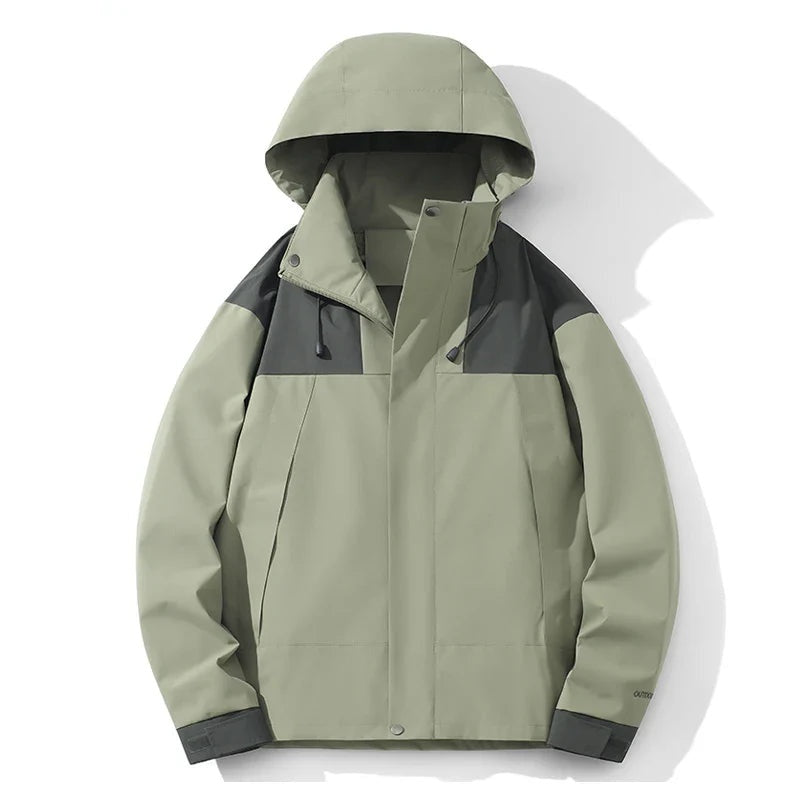 Groene outdoorjas met capuchon en grijze kleurblokken, plat gefotografeerd | Boutique Moda