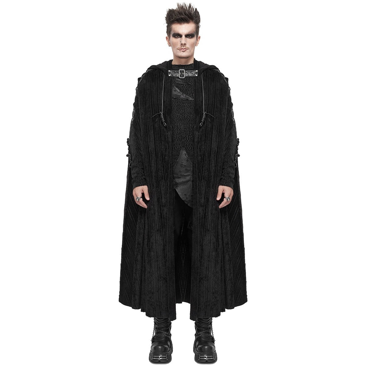 Zwarte gothic cape met capuchon, gedragen door man, lange lengte | Boutique Moda