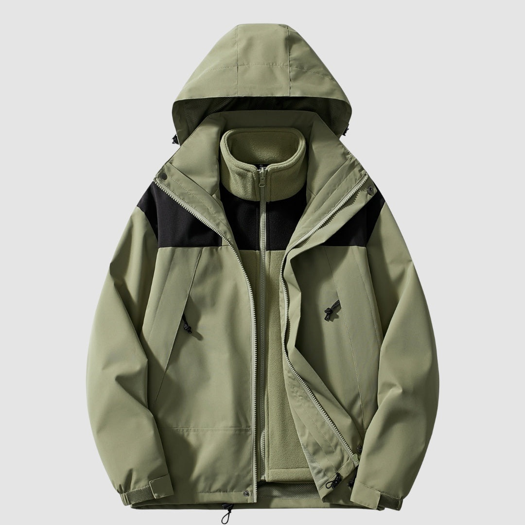 Groene 3-in-1 winterjas met capuchon, uitneembaar vest, op paspop getoond | Boutique Moda