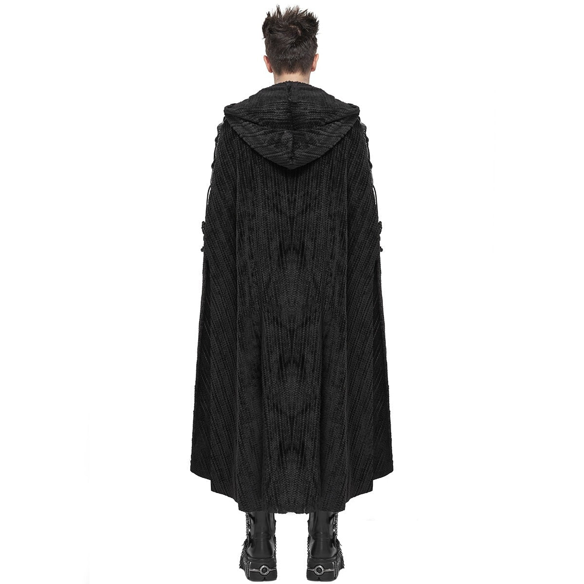 Zwarte gotische cape met capuchon, gedragen door man van achteren | Boutique Moda