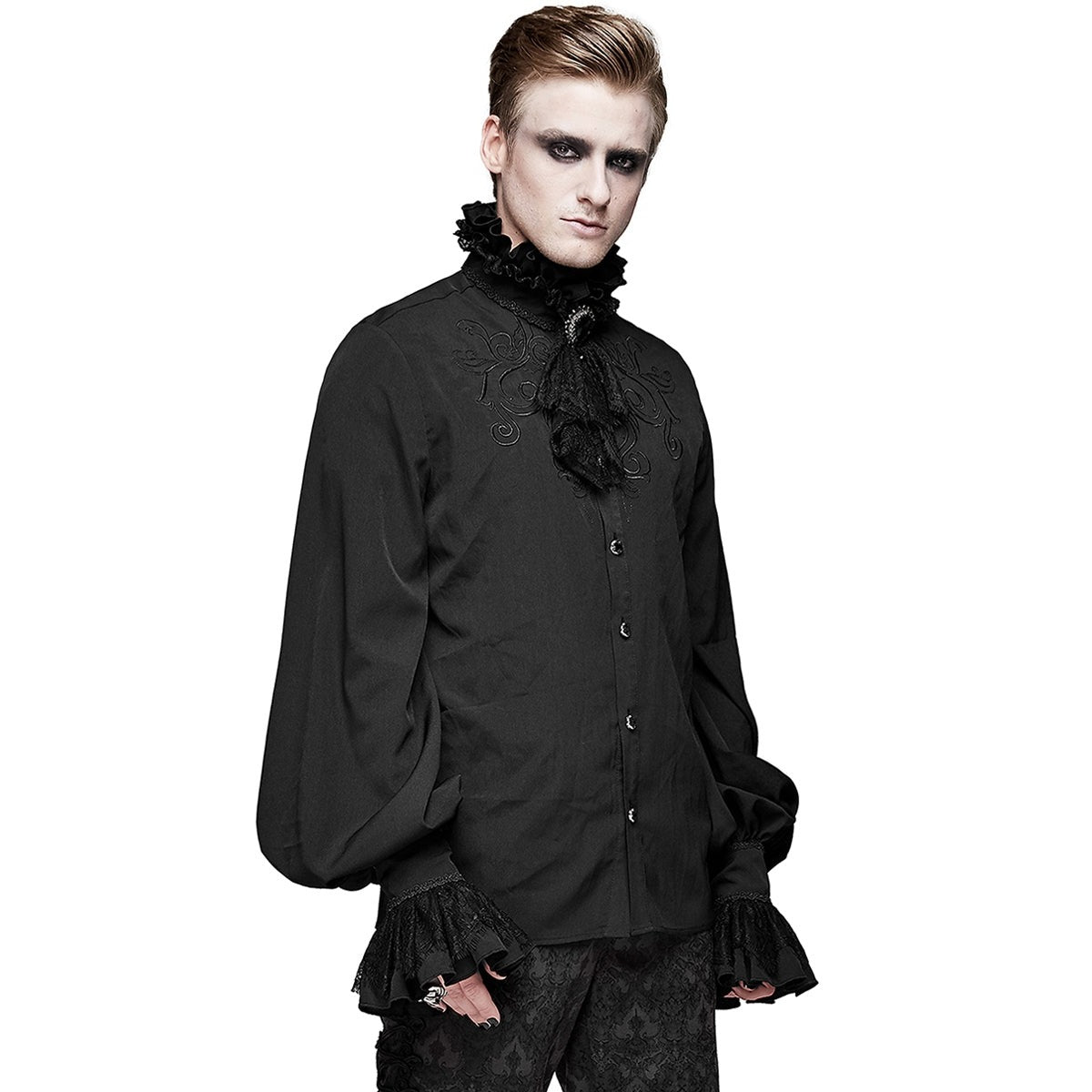Zwart gotisch overhemd met kanten jabot, gedragen door een man | Boutique Moda
