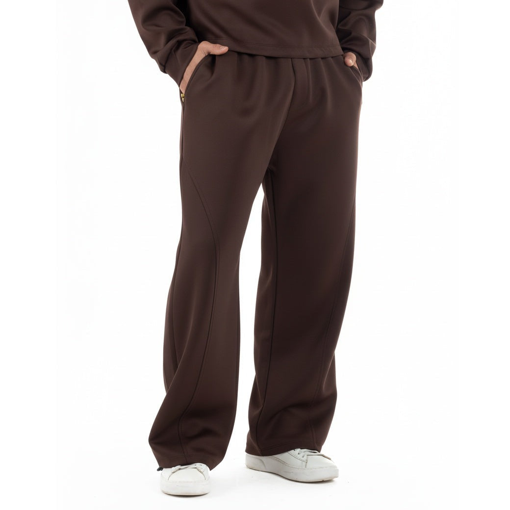 Bruine wijde broek gedragen door model, bijpassende cropped hoodie zichtbaar | Boutique Moda