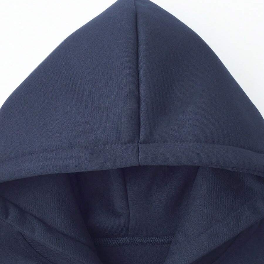 Close-up van donkerblauwe hoodie capuchon, close-up zonder persoon zichtbaar | Boutique Moda
