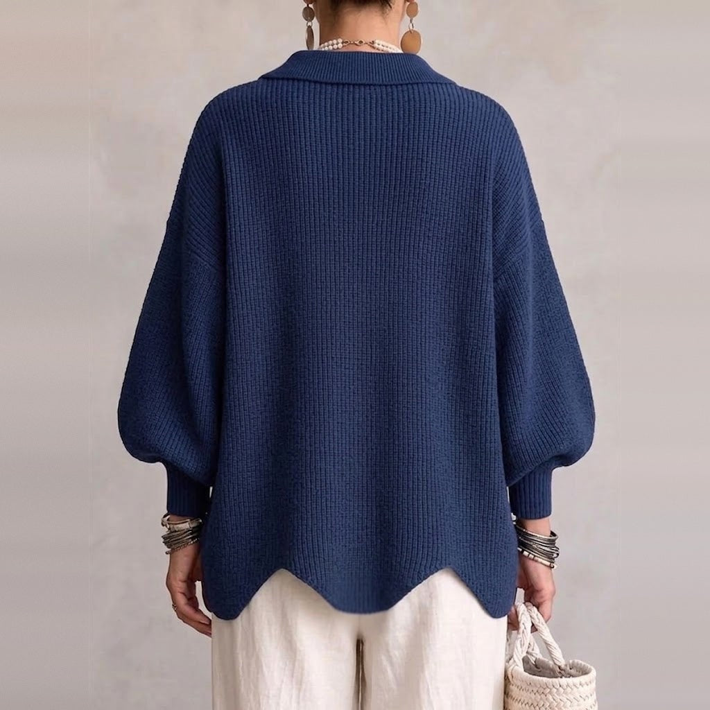 Marineblauw oversized vest met kraag, gedragen van achteraanzicht door model | Boutique Moda