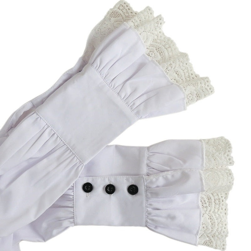 Witte mouwmanchetten met kant en zwarte knopen, uitgestald | Boutique Moda
