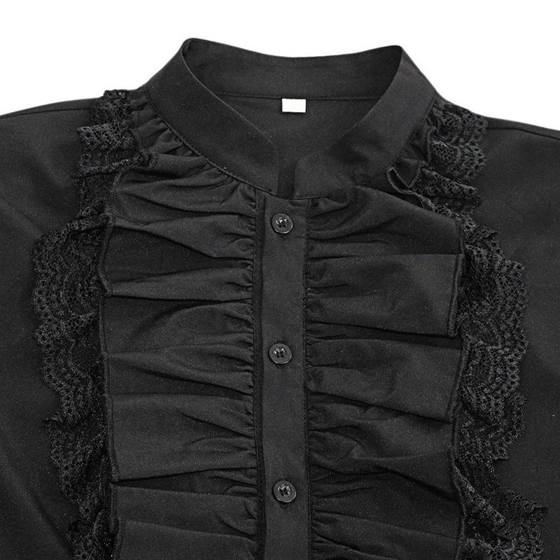 Zwart geplooid overhemd met kant, close-up van knopen en kraag | Boutique Moda