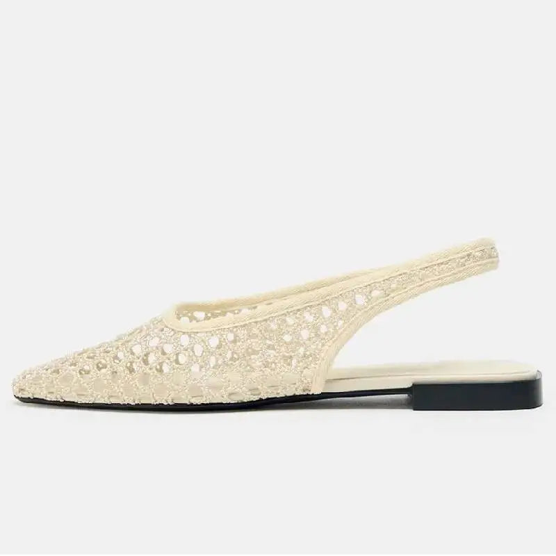 Zijaanzicht van de beige slingback-ballerina