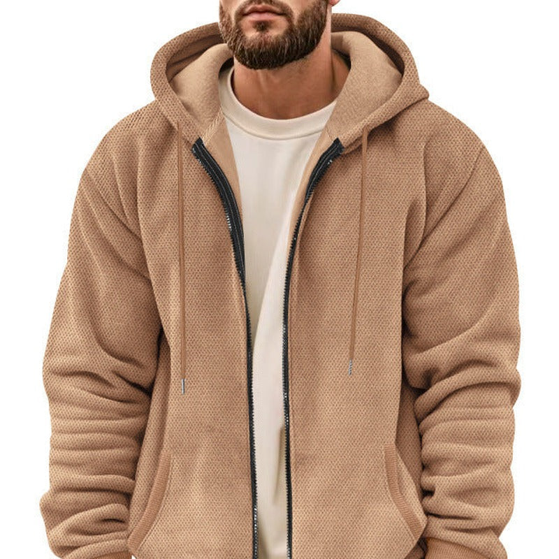 Wafelvest met capuchon voor heren in camel, gedragen, voorkant