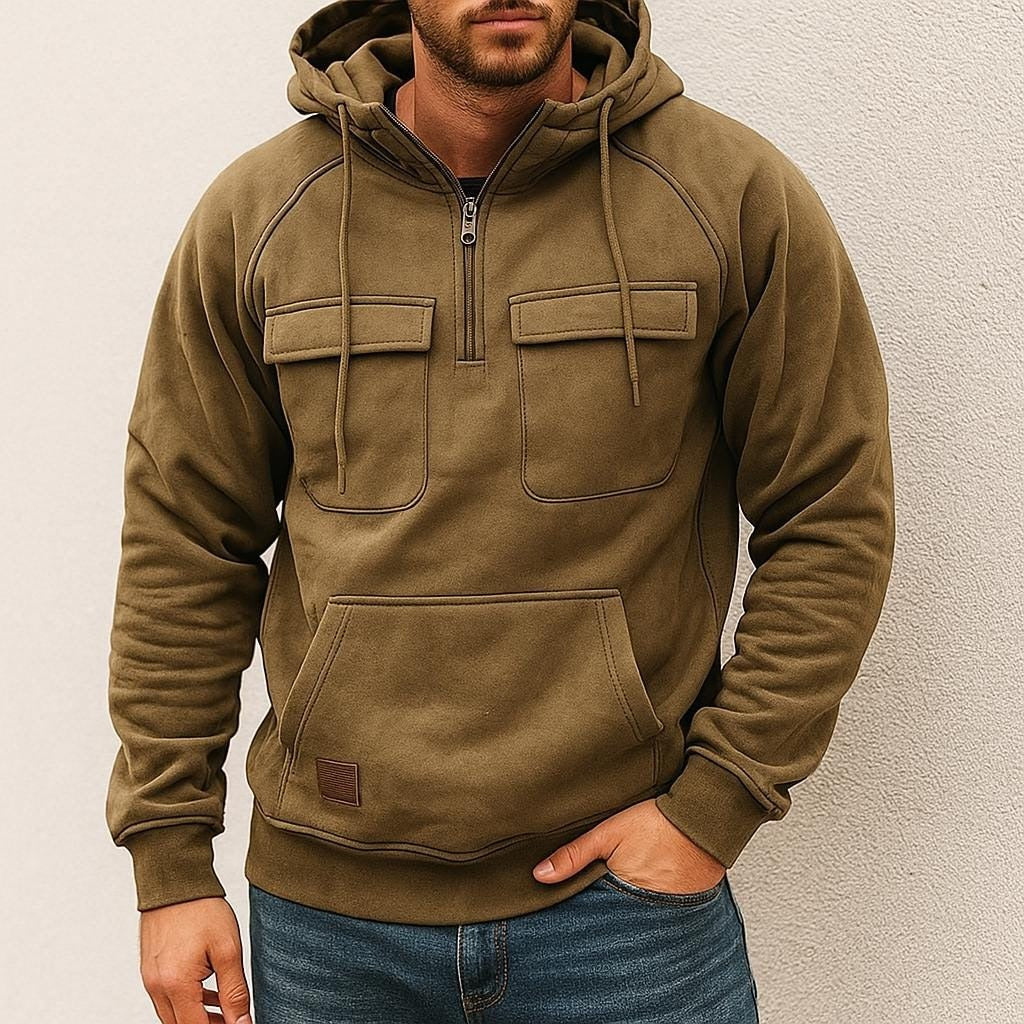 Utility hoodie met borstzakken voor heren in khaki, gedragen, voorkant