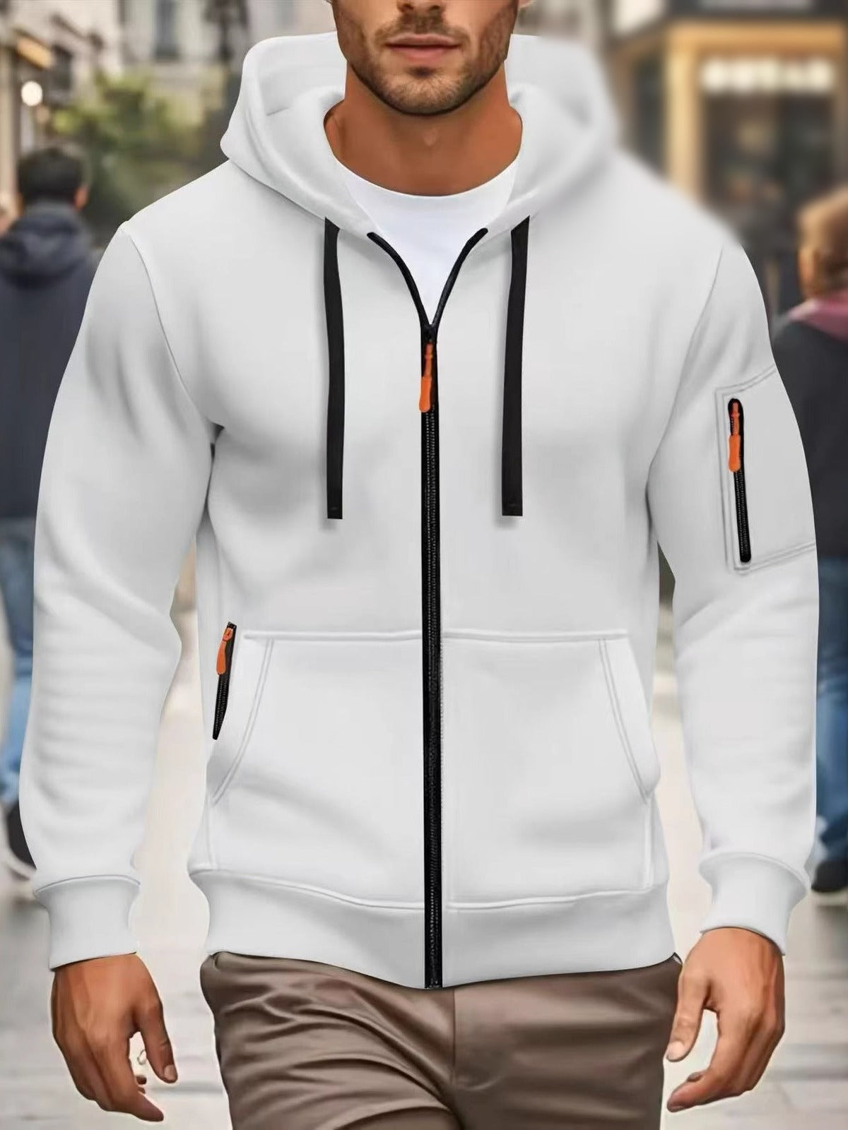 Sweatvest met capuchon en mouwzak voor heren in wit, gedragen, voorkant