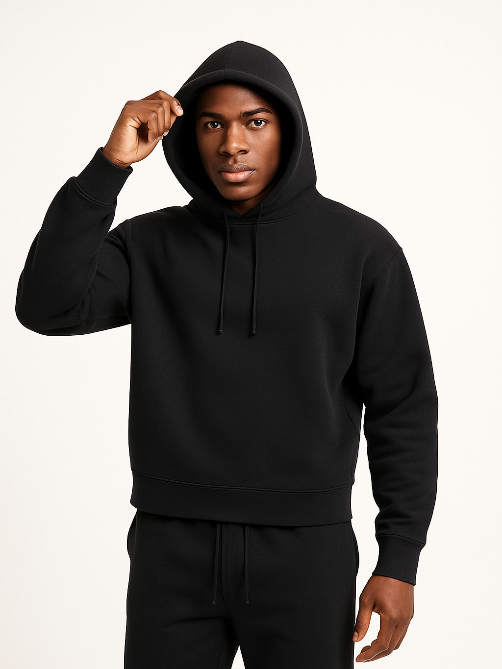 Relaxed fit hoodie voor heren in zwart, gedragen, voorkant