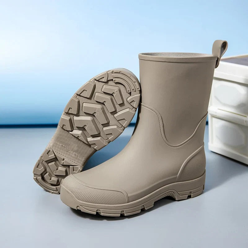 Halfhoge rubberen regenlaarzen in beige, productfoto met de profielzool