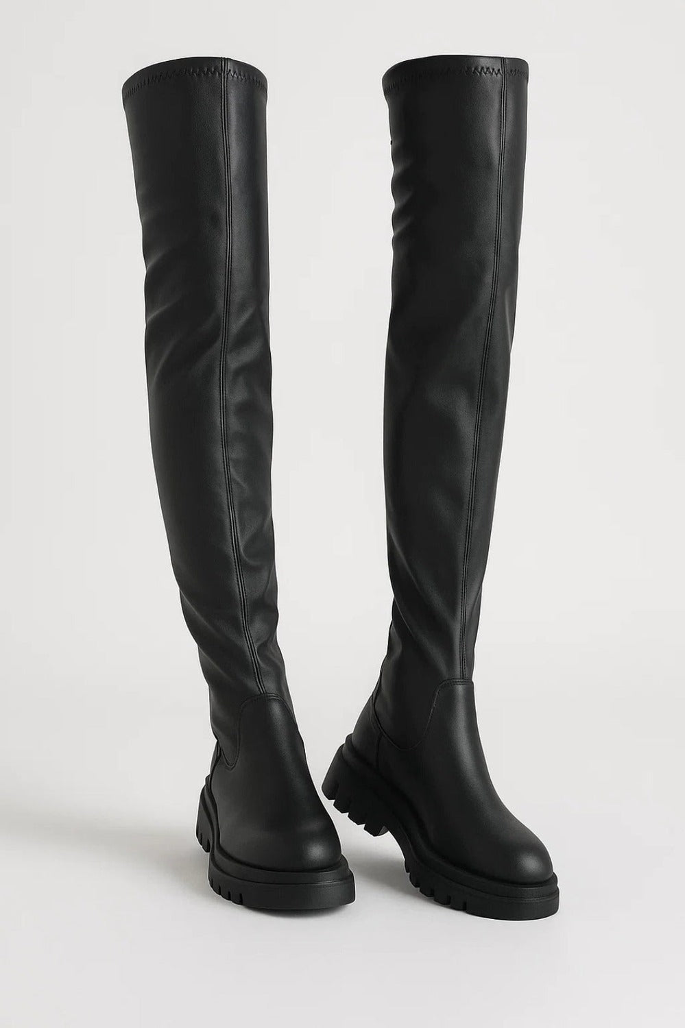 Overknee laarzen met chunky zool in zwart, productfoto