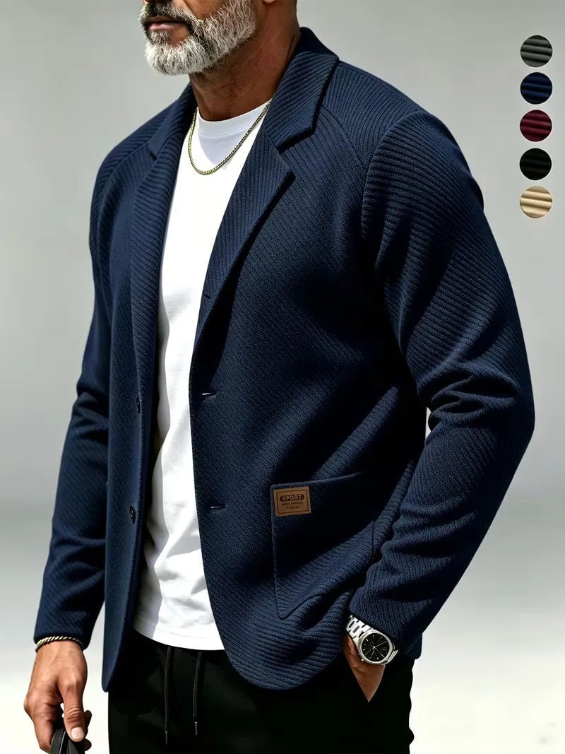 Heren blazer met gebreide structuur in marineblauw, gedragen