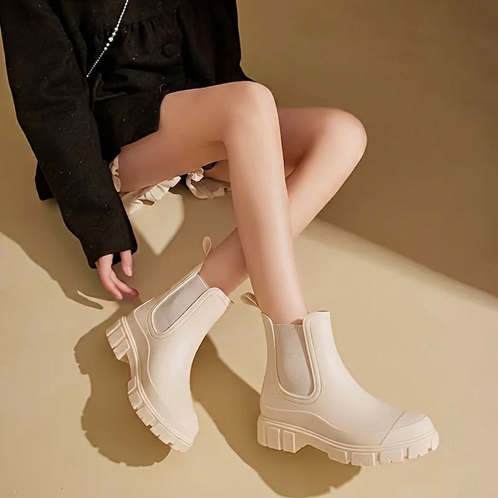 Waterdichte Chelsea boots met neuskap in crème, gedragen