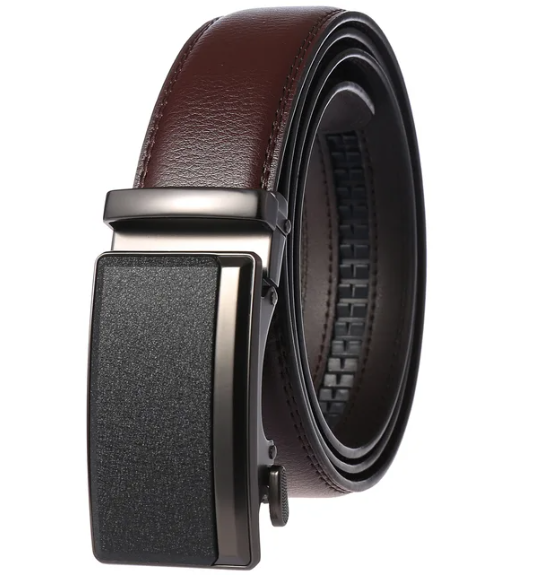 Bruine leren riem met zwarte automatische gesp, plat neergelegd | Boutique Moda