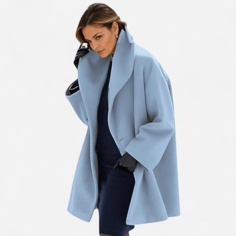 Oversized wollen jas met sjaalkraag voor dames in lichtblauw, gedragen, vooraanzicht