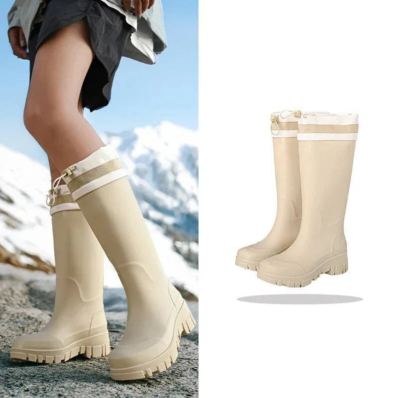 Regenlaarzen met trekkoord in beige, hoog, gedragen en productfoto