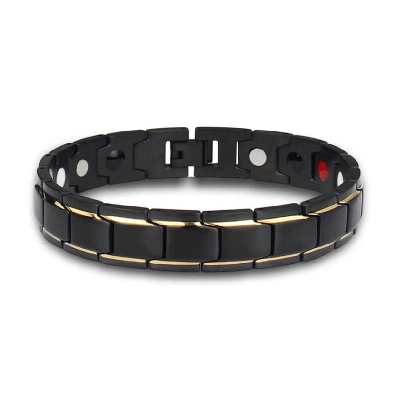 Zwart roestvrijstalen armband met gouden streep, plat gefotografeerd op witte achtergrond | Boutique Moda