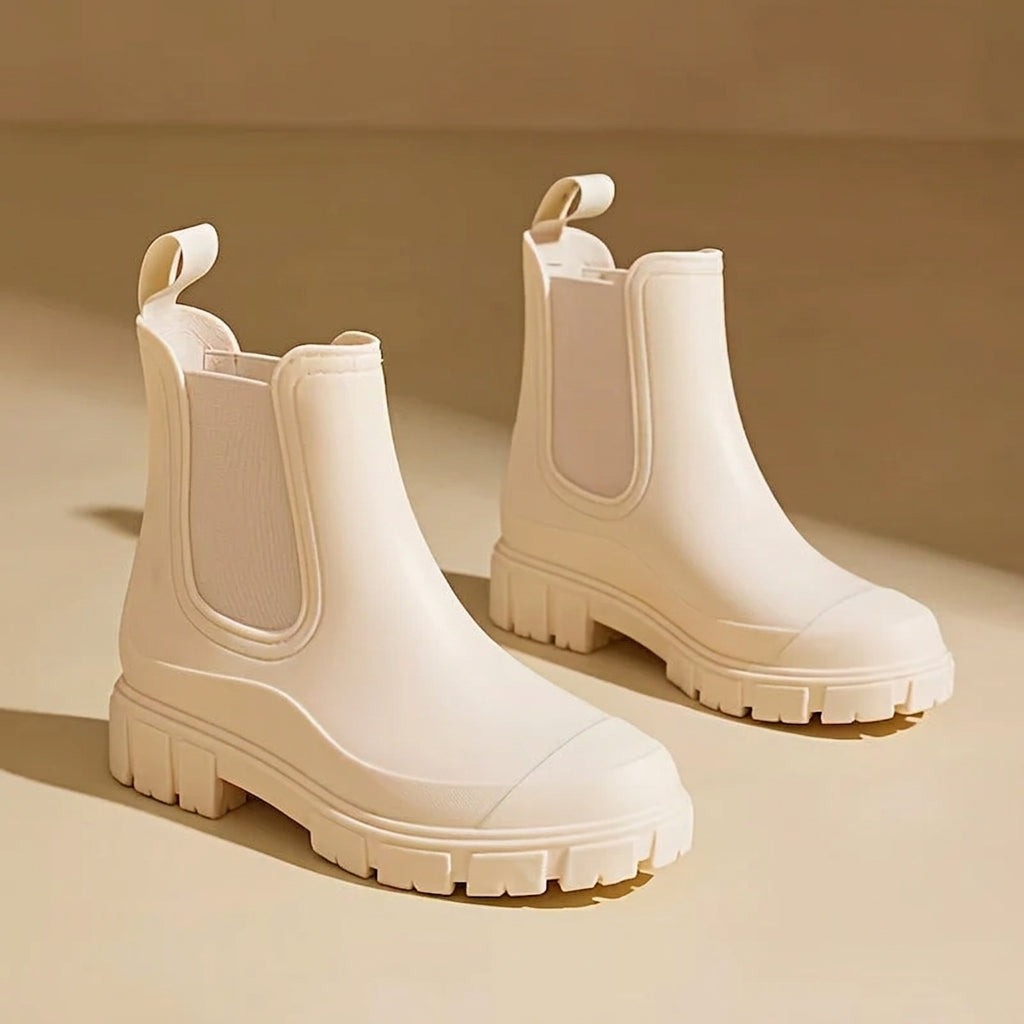 Waterdichte Chelsea boots met neuskap in crème, gestylde productfoto