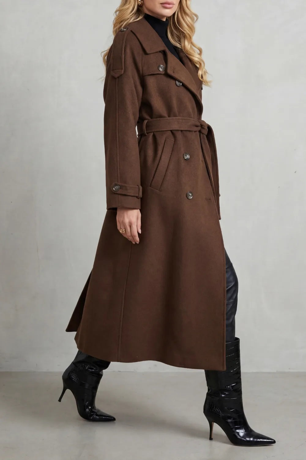 Oversized wollen trenchcoat in bruin, zijaanzicht