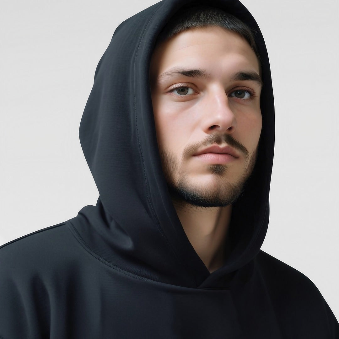Oversized hoodie met verlaagde schouders voor heren in zwart, close-up van de capuchon