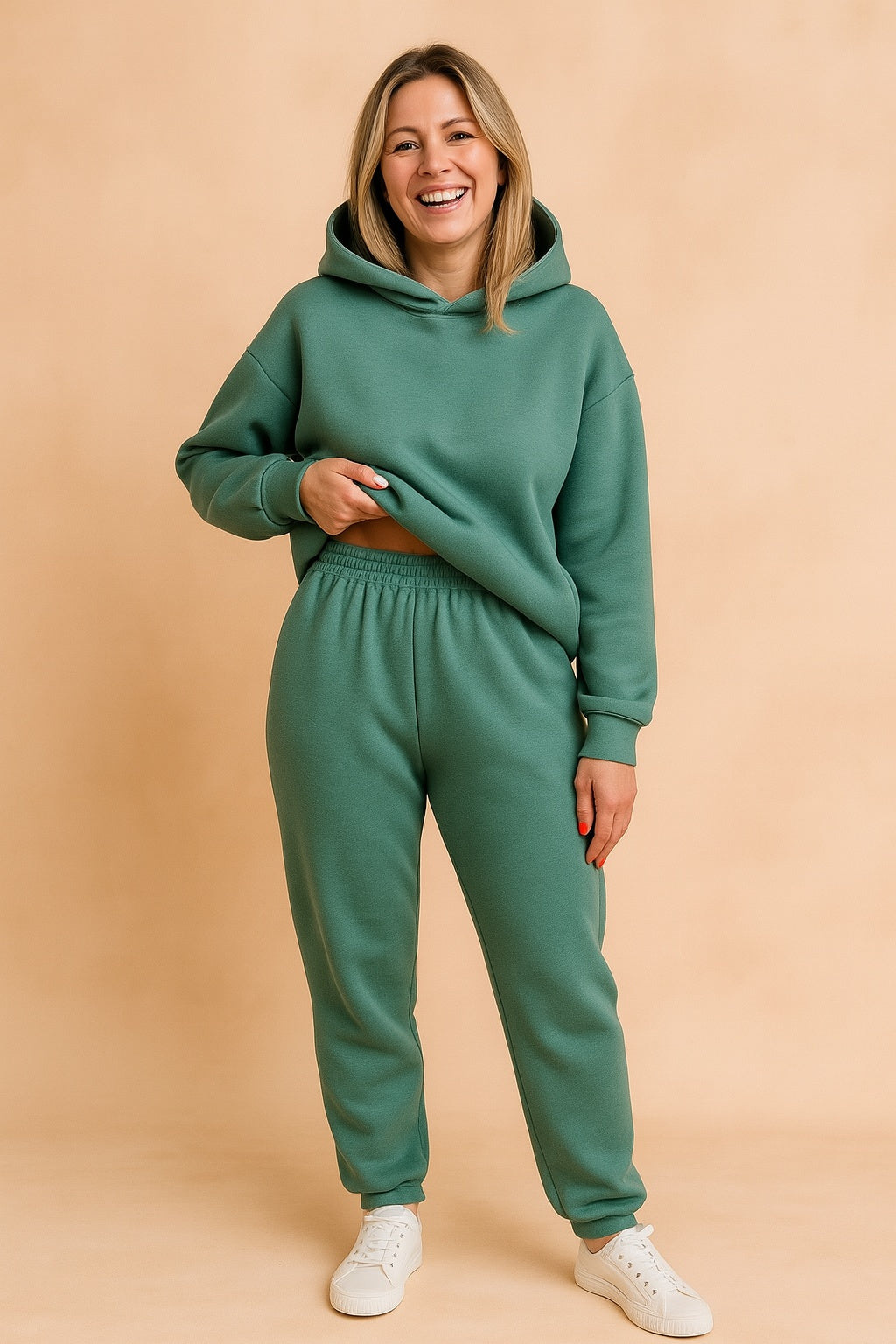 Groen oversized joggingpak met hoodie en joggingbroek, gedragen, vooraanzicht