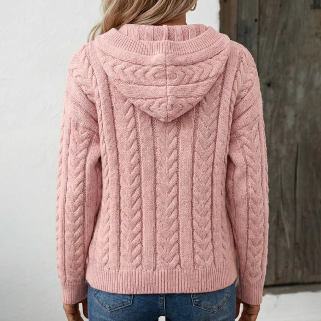 Achteraanzicht van de roze kabeltrui met capuchon en kabelpatroon | Boutique Moda