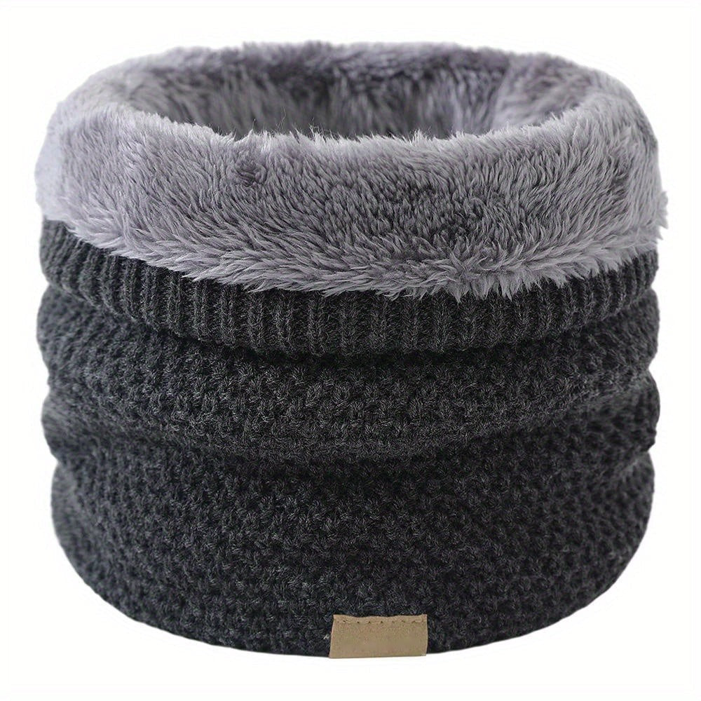 Gevoerde gebreide nekwarmer in donkergrijs, productfoto