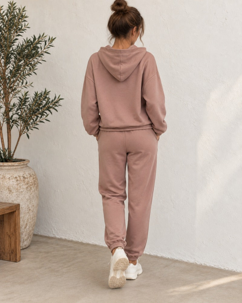 Oudroze joggingpak, achterkant