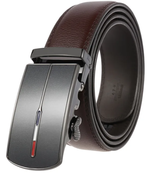 Bruine leren riem met zilveren gesp, opgerold getoond | Boutique Moda