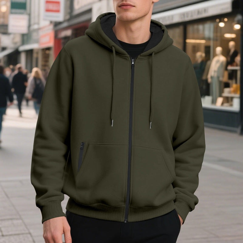 Oversized vest met capuchon voor heren in olijfgroen, gedragen, voorkant