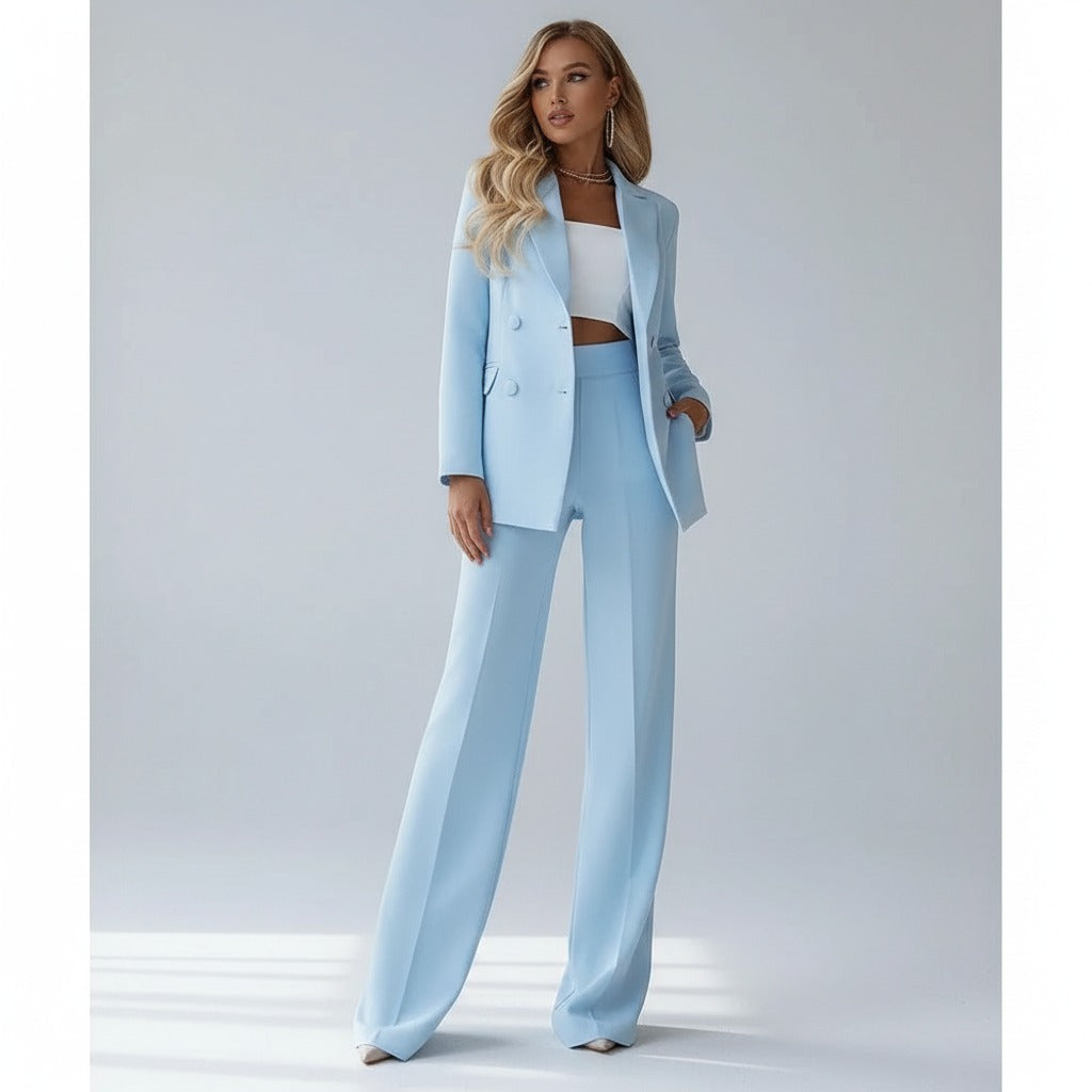 Broekpak met double breasted blazer en rechte broek in lichtblauw, gedragen, vooraanzicht