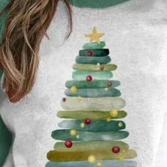 Kerstsweater met kerstboomprint in wit/lichtgroen, close-up van de print