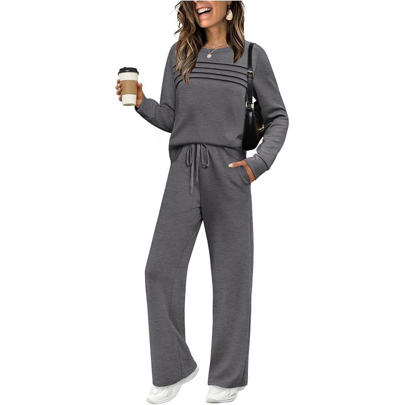 Grijze joggingset met longsleeve en wijde broek, gedragen door vrouw | Boutique Moda