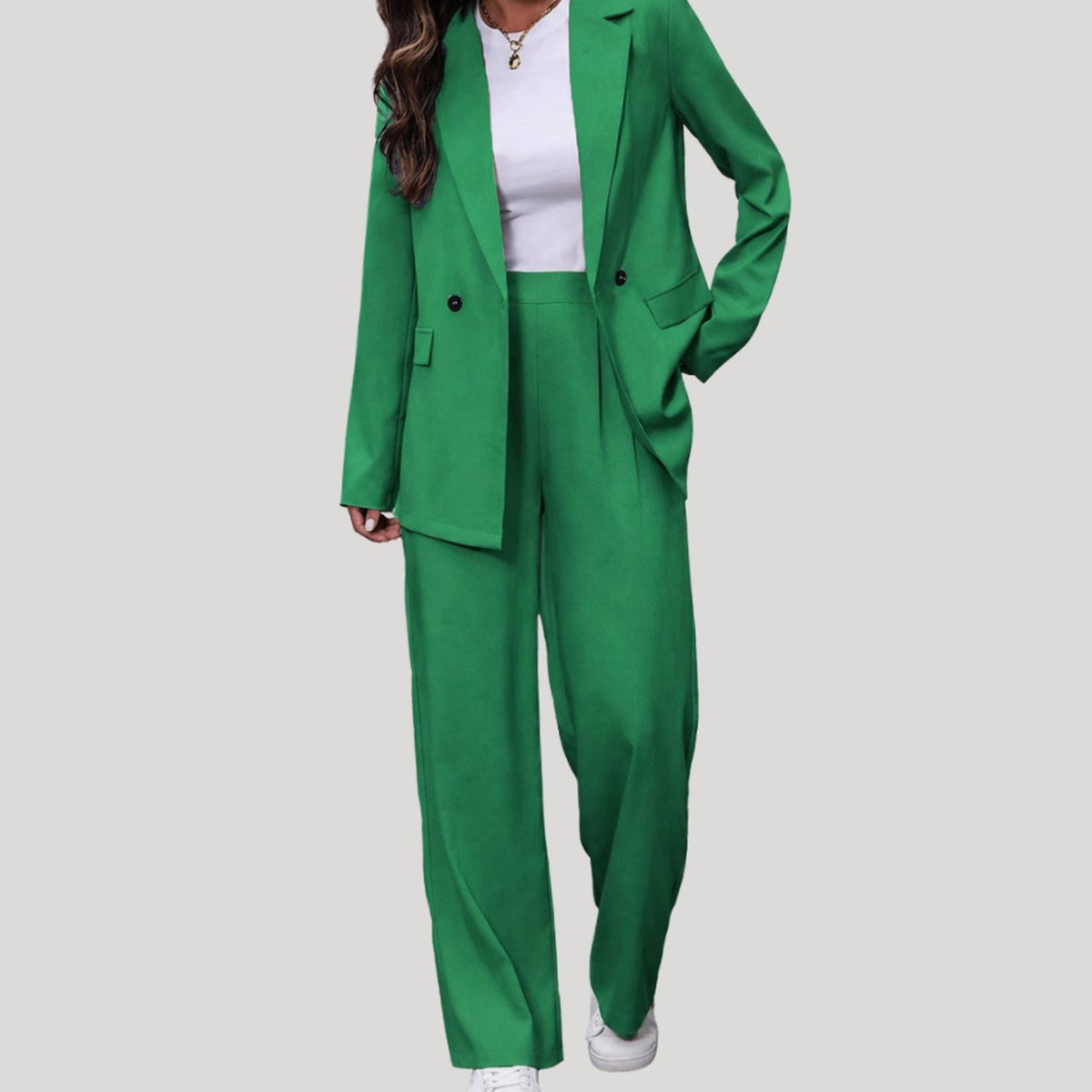Broekpak met double-breasted blazer en wijde broek in groen, gedragen, vooraanzicht