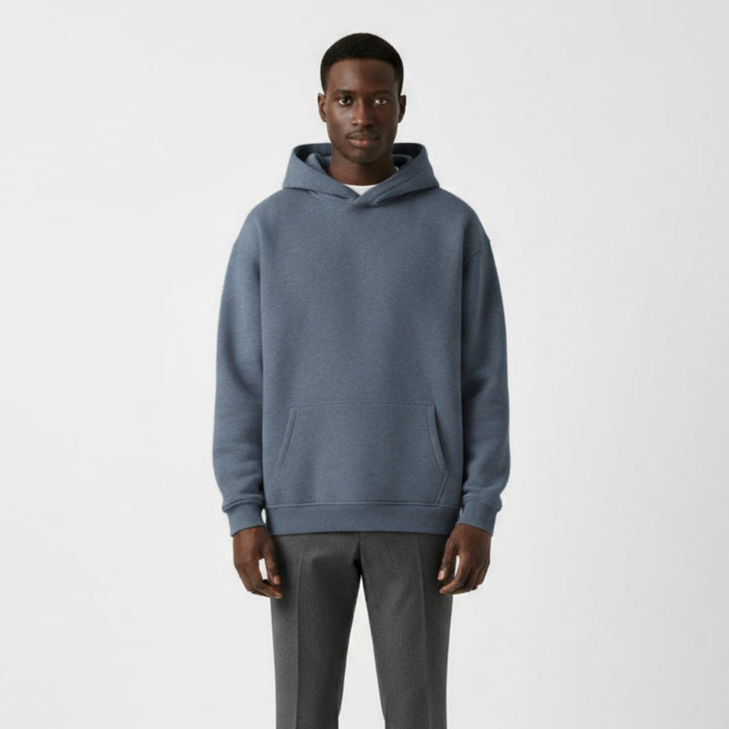 Heavyweight hoodie voor heren in grijsblauw, gedragen, voorkant