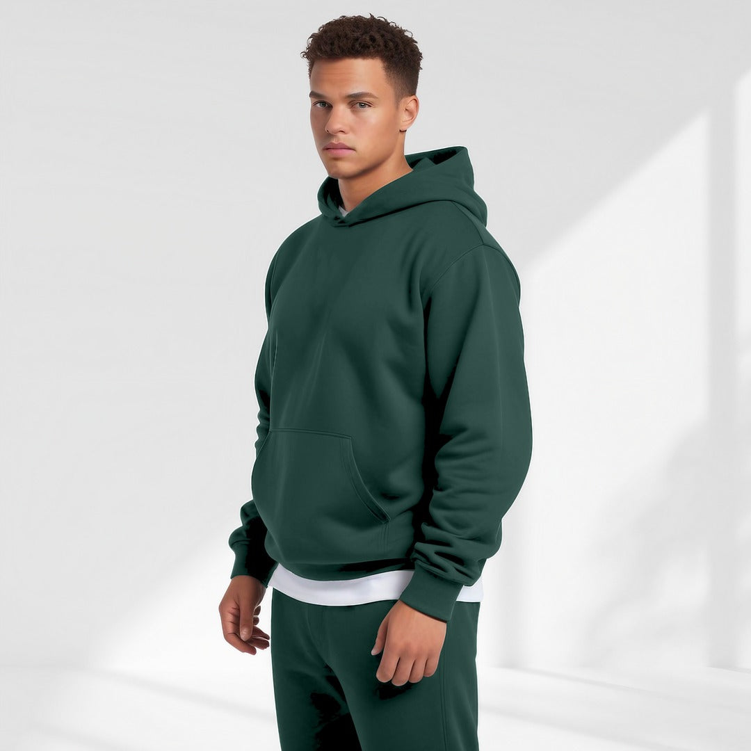 Oversized hoodie met verlaagde schouders voor heren in donkergroen, gedragen, voorkant