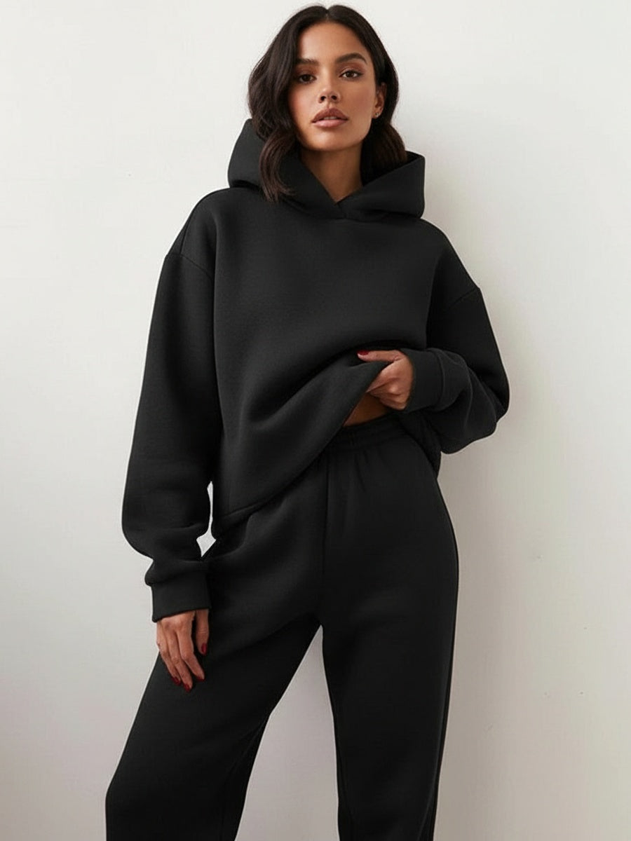 Oversized hoodie en joggingbroek in zwart, voorkant