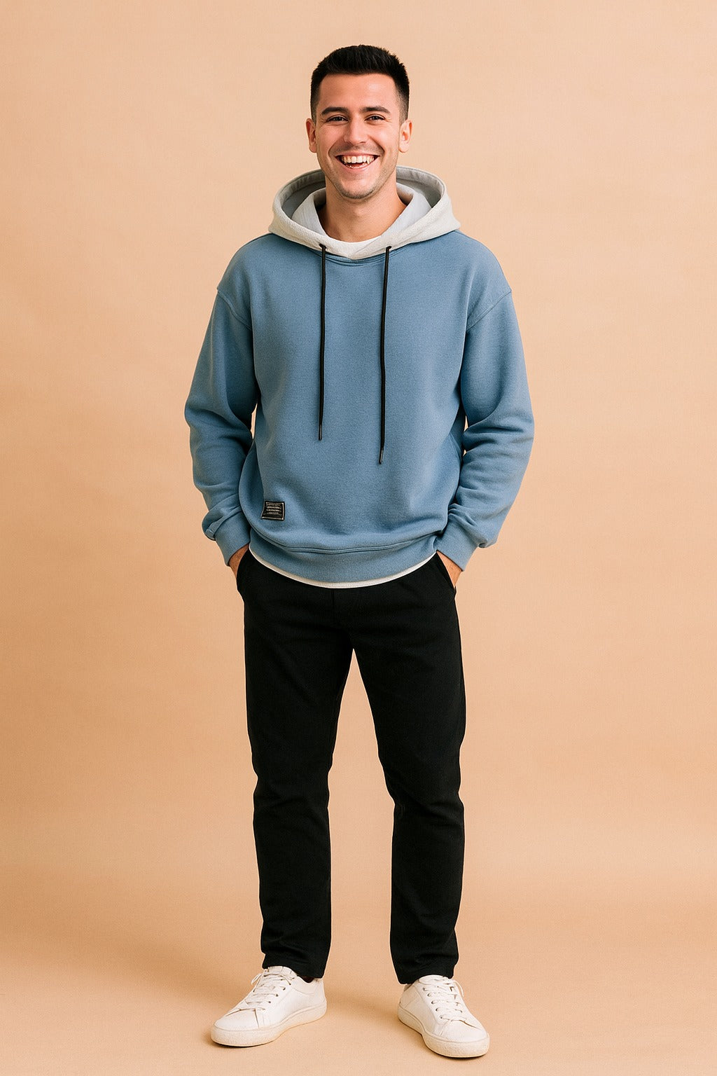Hoodie met contrastcapuchon voor heren in blauw, gedragen, voorkant