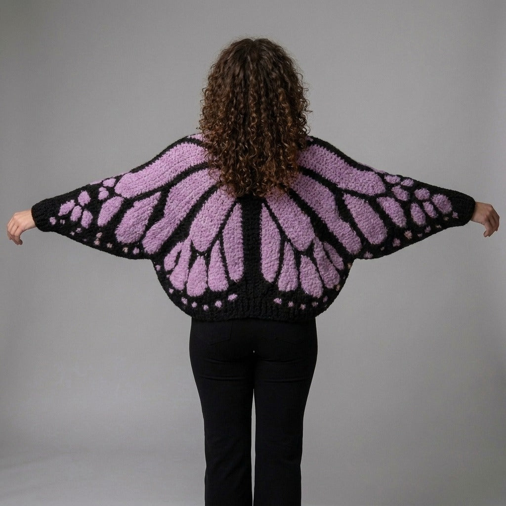Oversized vest met vlinderpatroon in paars, gedragen, achteraanzicht