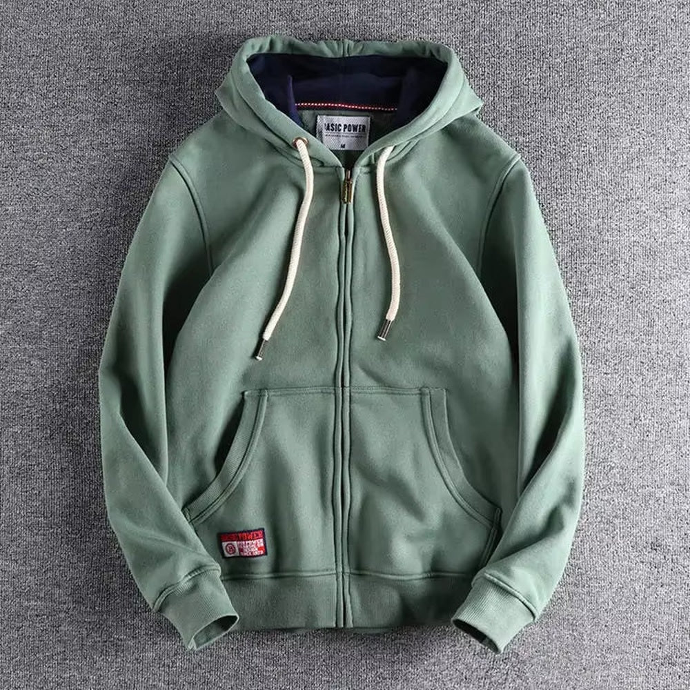 Saliegroene hoodie met rits en koorden met metalen uiteinden, plat neergelegd | Boutique Moda