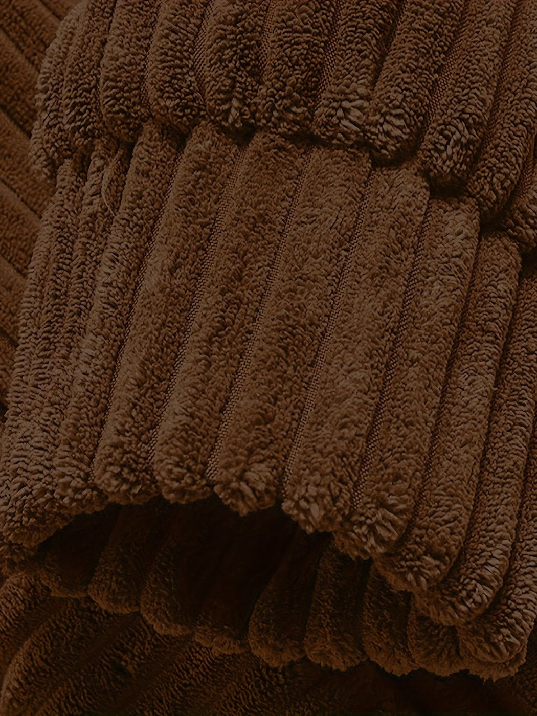 Ribcord hoodie voor heren in donkerbruin, close-up van de geribde boord
