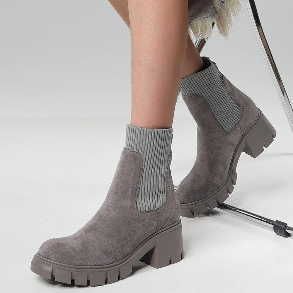 Grijze Chelsea boots met plateauzool, gedragen