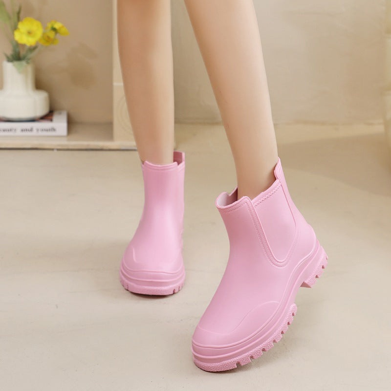 Matte Chelsea-regenlaarzen in roze, gedragen