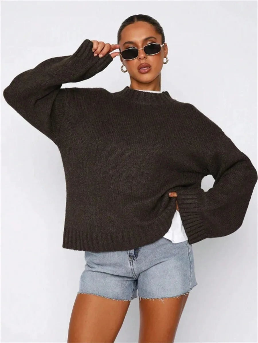Oversized trui met ronde hals in chocoladebruin, studiofoto
