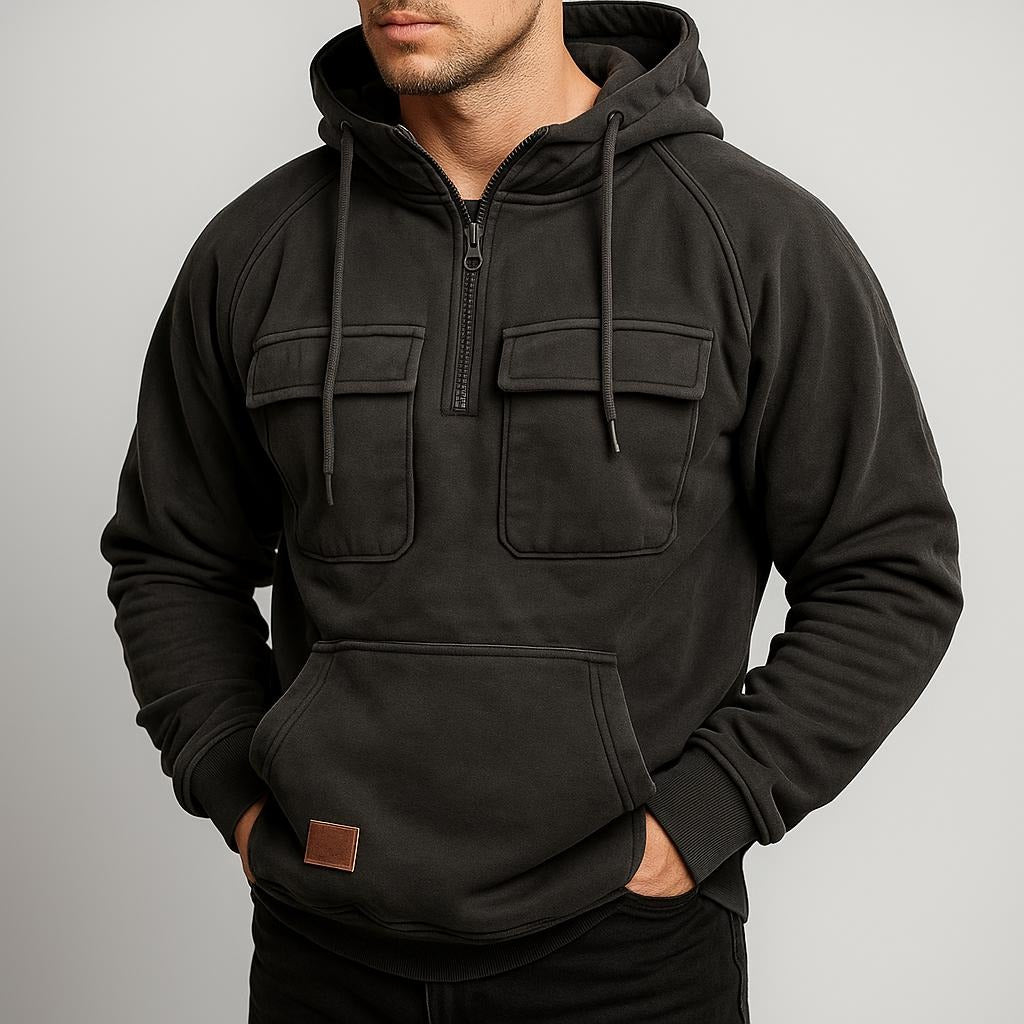 Utility hoodie met borstzakken voor heren in donkergrijs, gedragen, voorkant