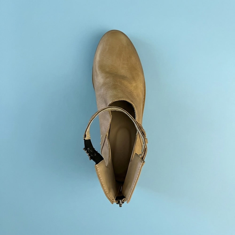 Beige enkellaarsje met bandje en rits, bovenaanzicht