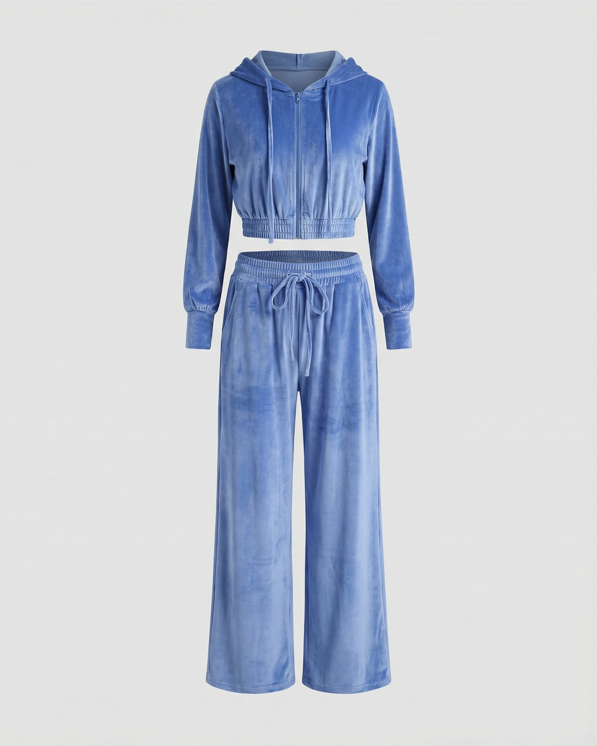 Velours huispak in blauw met korte hoodie en wijde broek, liggend voorkant