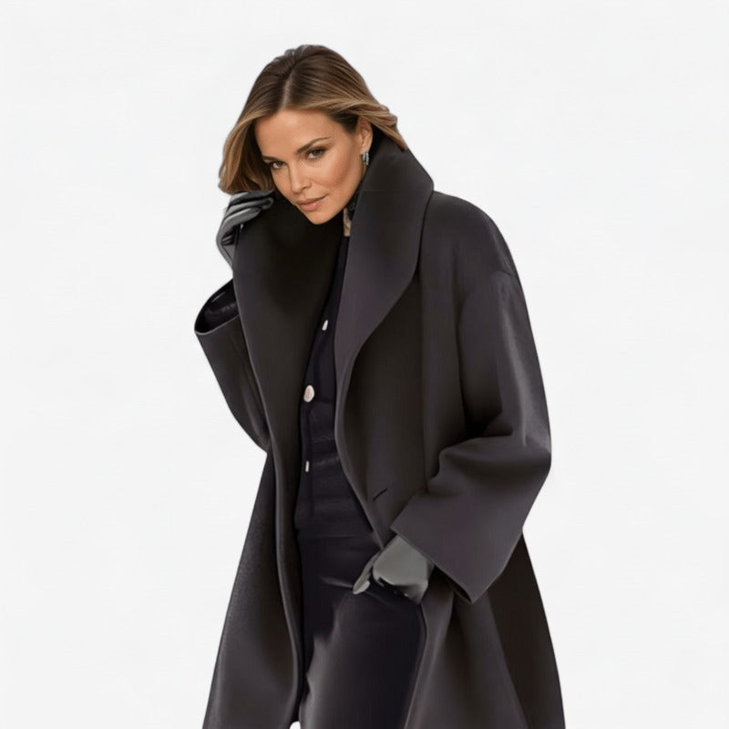 Oversized wollen jas met sjaalkraag voor dames in zwart, gedragen, vooraanzicht